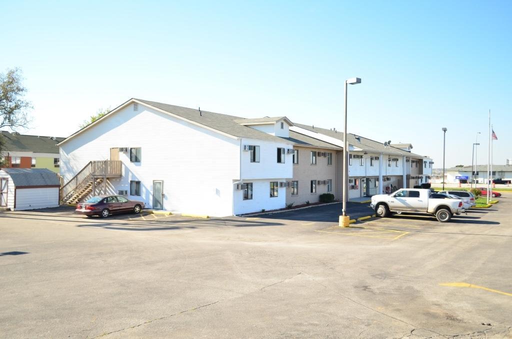 Luxury Inn & Suites Lincoln Exteriör bild
