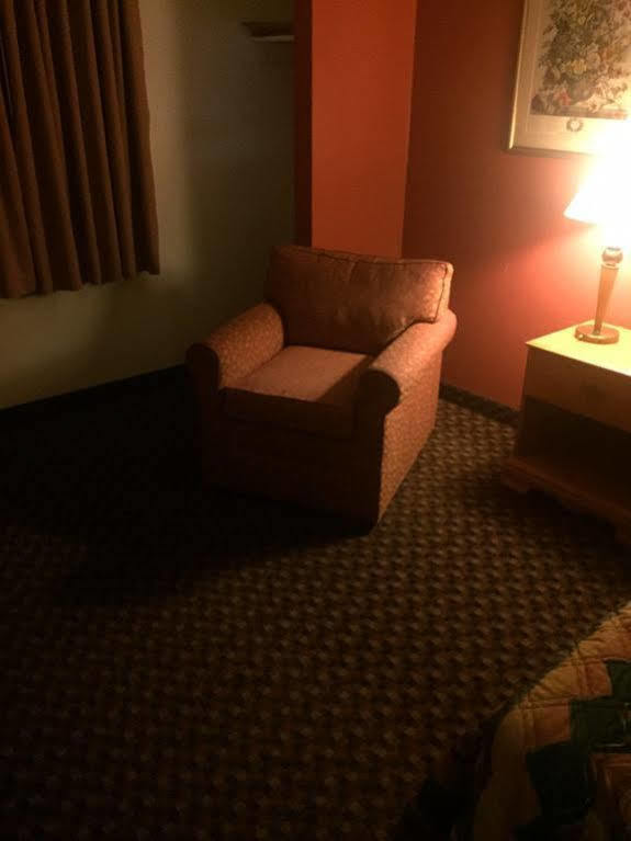 Luxury Inn & Suites Lincoln Exteriör bild